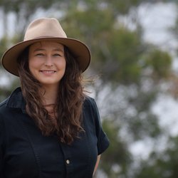 Zoe Kean author photo - photographer Lucie Cutting